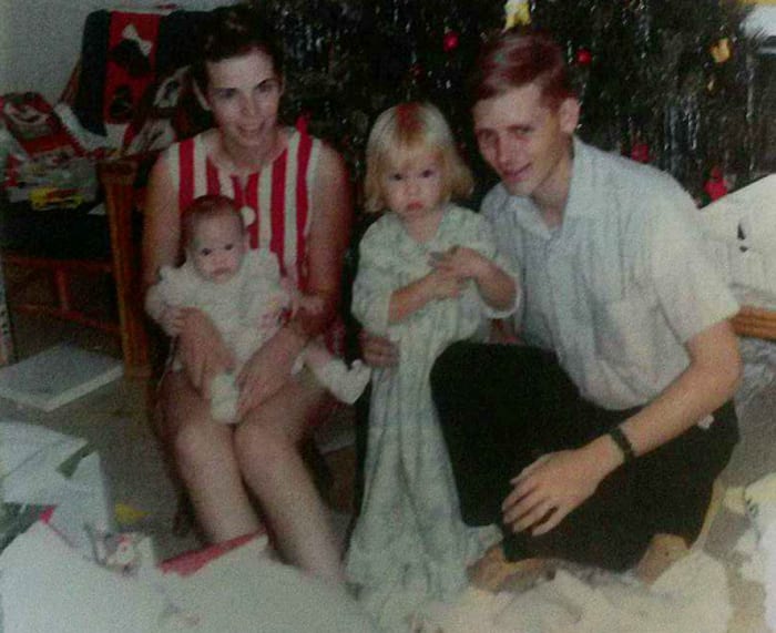 Judy, Rebecca, Sharon and Steve in the last Christmas they all spent together (in 1968).